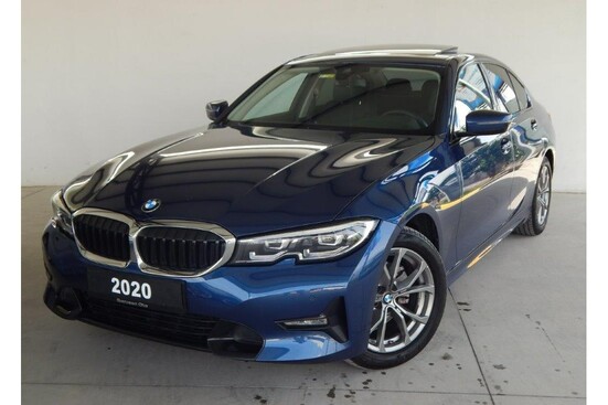 BMW 320i Sedan