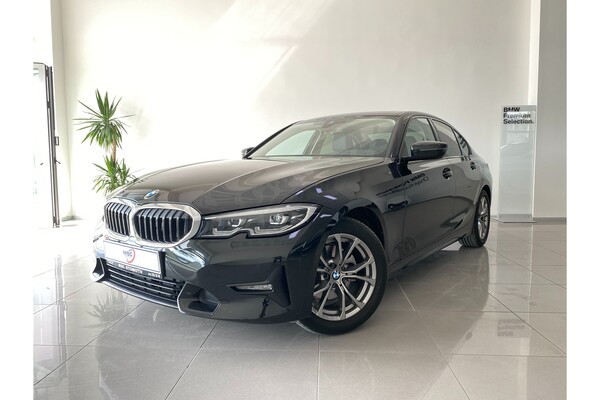 BMW 320i Sedan