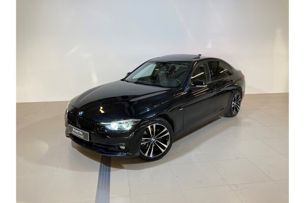 BMW 318i Sedan