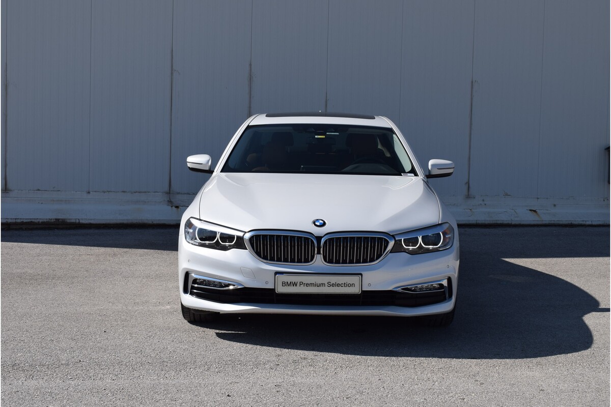 Bmw 520i. БМВ 520i 2016.